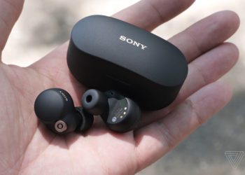 Sony WF-1000XM4 -kuulokkeet ovat pienemmät, tukevat LDAC:tä ja vaimentavat melua paremmin